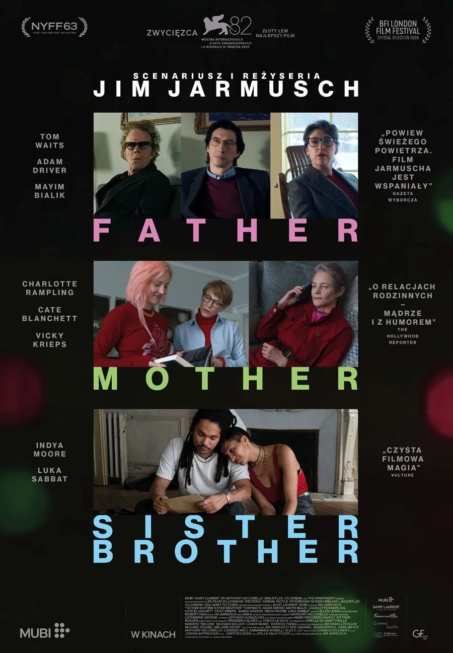 Plakat filmowy na czarnym tle podzielony na trzy poziome pasy. U góry napis „FATHER” i trzy portrety dojrzałych osób siedzących w pomieszczeniach; po bokach nazwiska aktorów i nazwisko reżysera Jim Jarmusch. W środkowym pasie napis „MOTHER” oraz trzy kadry kobiet w domowych wnętrzach, w różnych emocjonalnych momentach. Na dole napis „SISTER BROTHER” i zdjęcie młodej pary siedzącej na podłodze, czytającej list. Na plakacie widoczne są logotypy festiwali filmowych i dystrybutora MUBI oraz cytaty z recenzji.