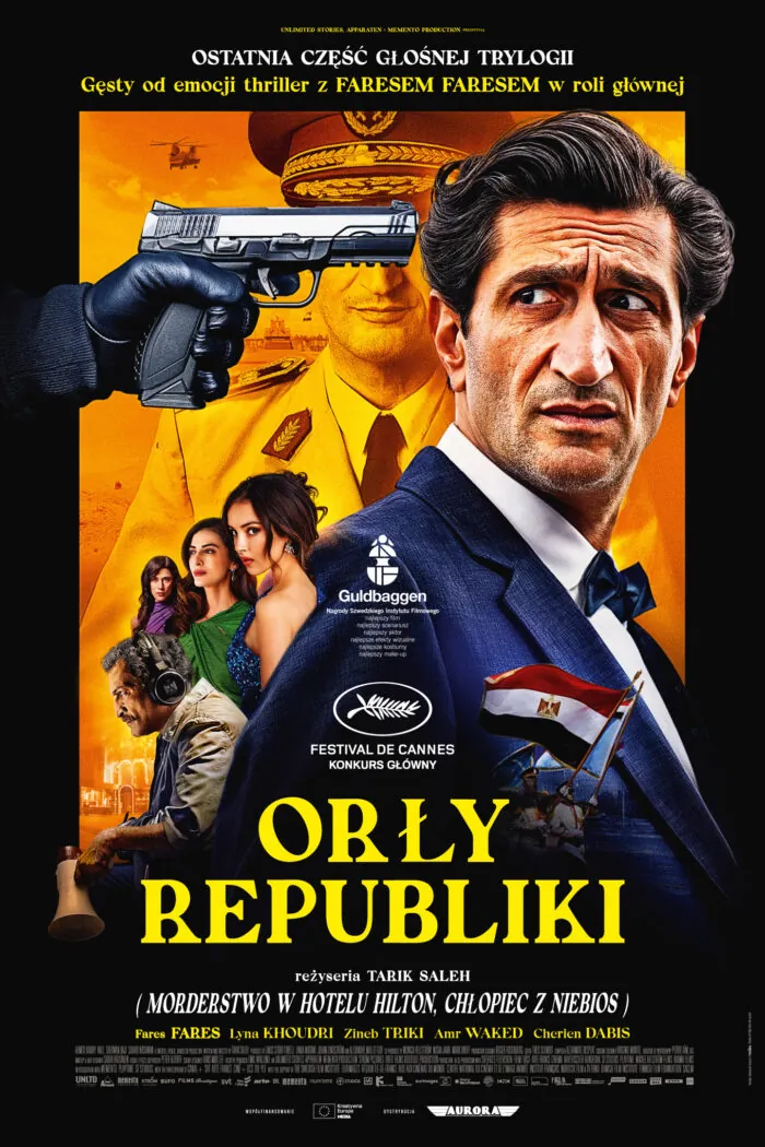 Plakat filmu „Orły Republiki”. Na pierwszym planie mężczyzna w garniturze patrzy z niepokojem w bok. W tle widoczna jest postać wojskowego, broń oraz inni bohaterowie filmu. Dominują żółte, pomarańczowe i granatowe kolory, budujące atmosferę politycznego thrillera.